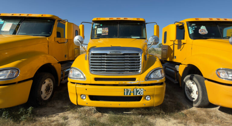 Freightliner Columbia 2017 17-128